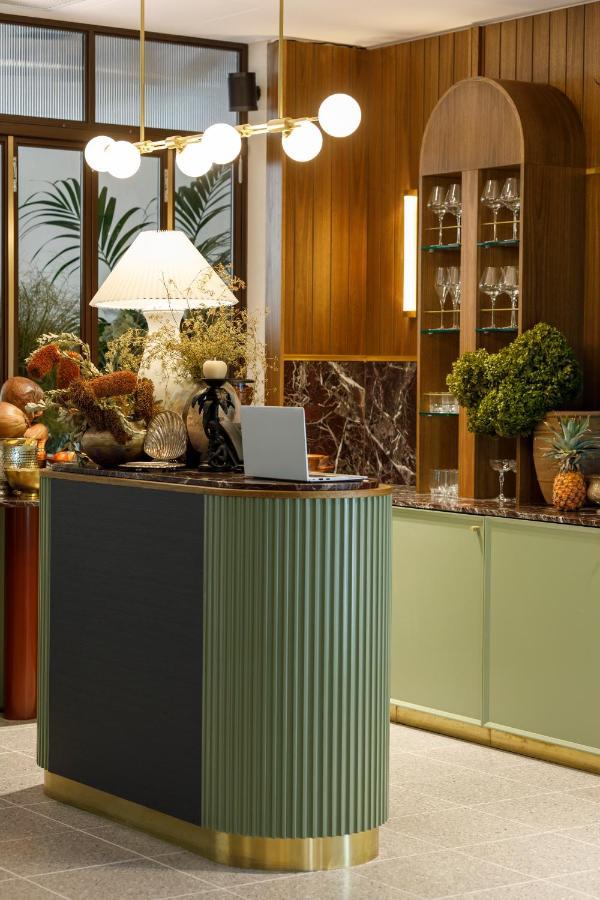 Hotel 202 Elizabeth Sydney Exterior foto A kitchen with a built-in refrigerator